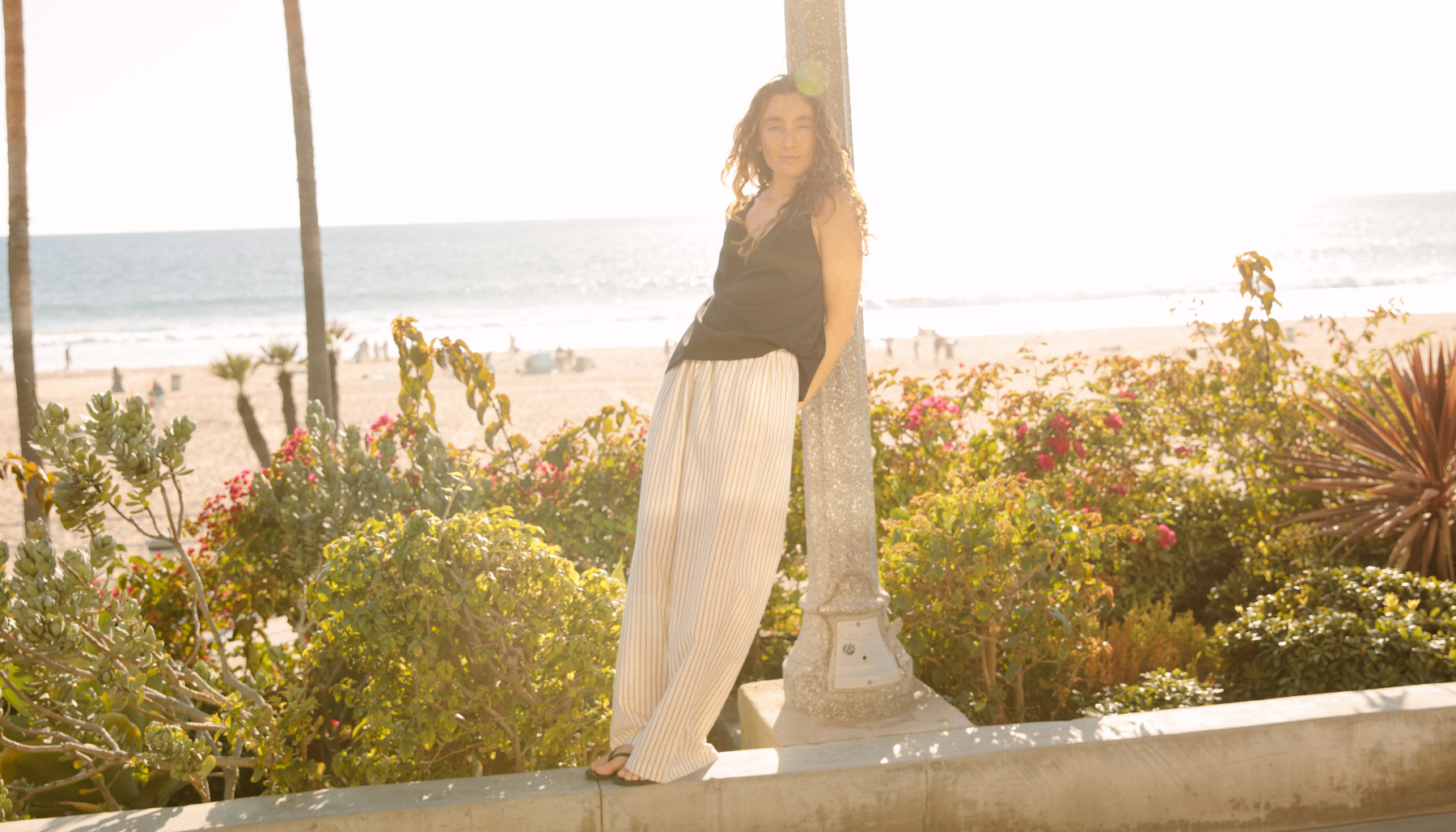 Women with muscle tee black and the day short desert taupe