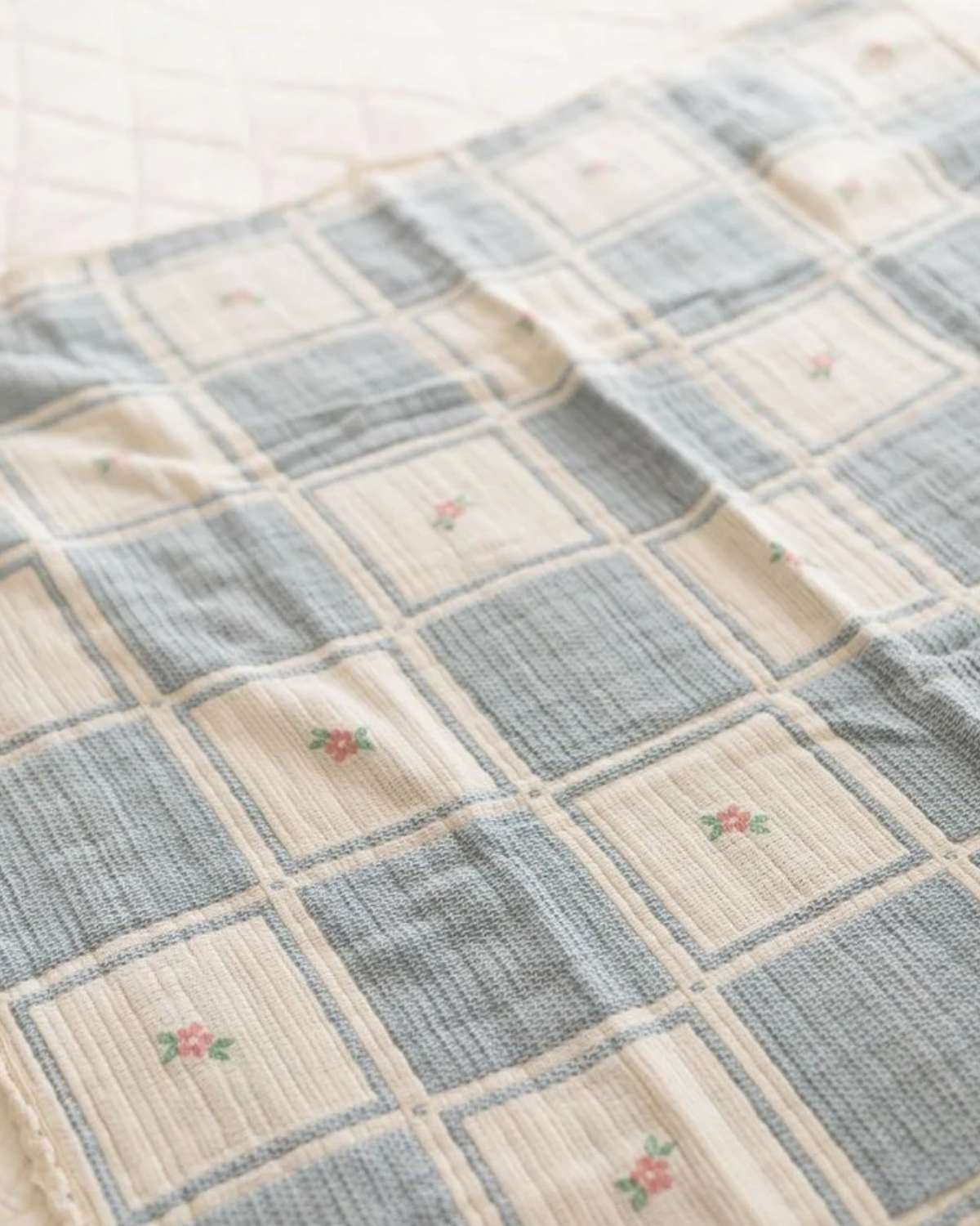 patchwork blanket - spring bloom