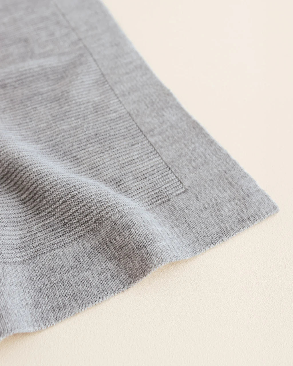 Blanket Gust - grey melange <br>hvid
