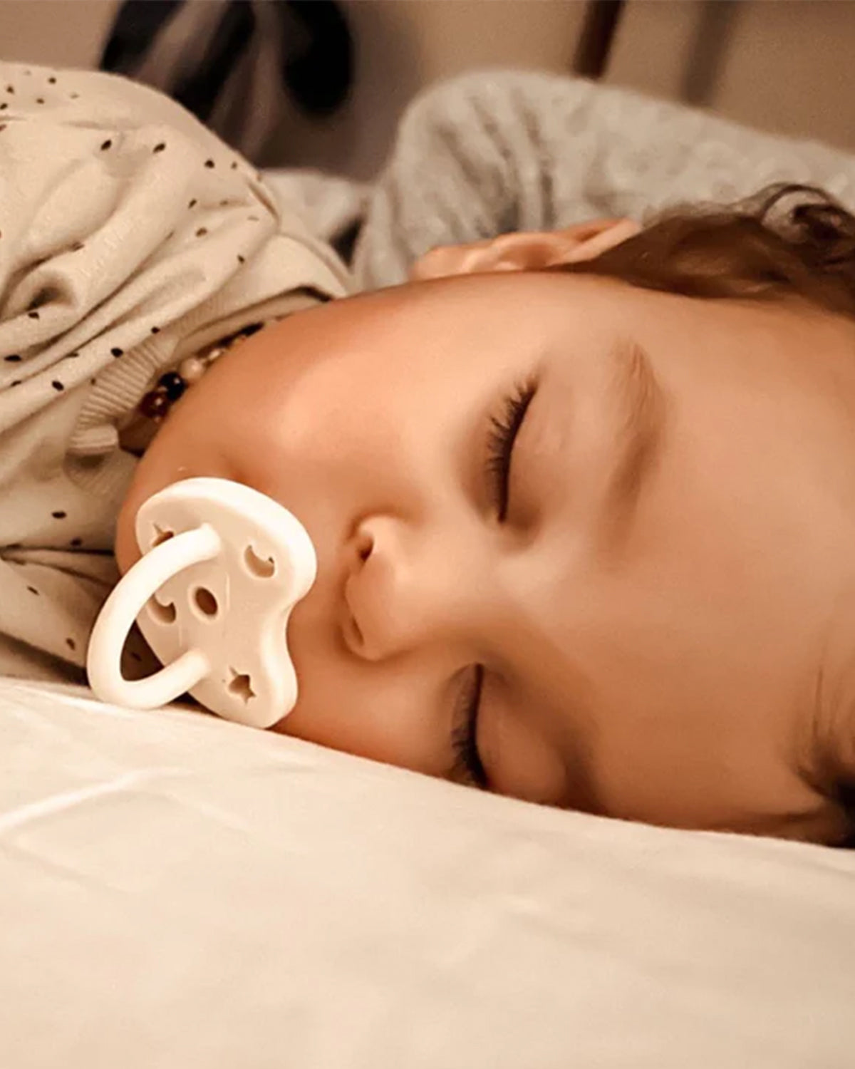 Natural Rubber Pacifier Orthodontic 0-3 Months - cream <br> Hevea