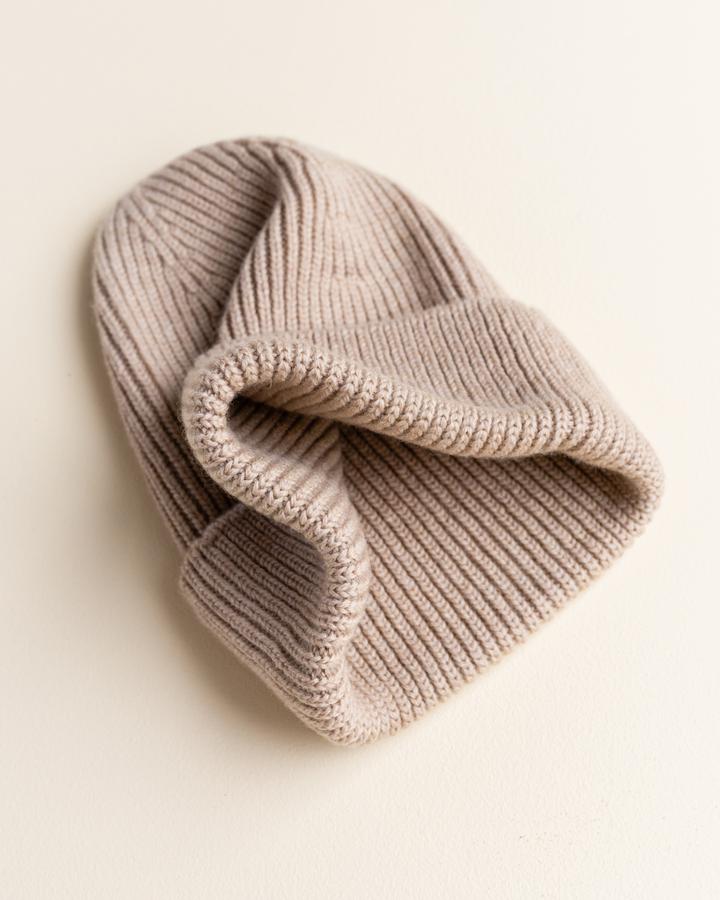 Newborn Beanie Fonzie - Sand <br>hvid