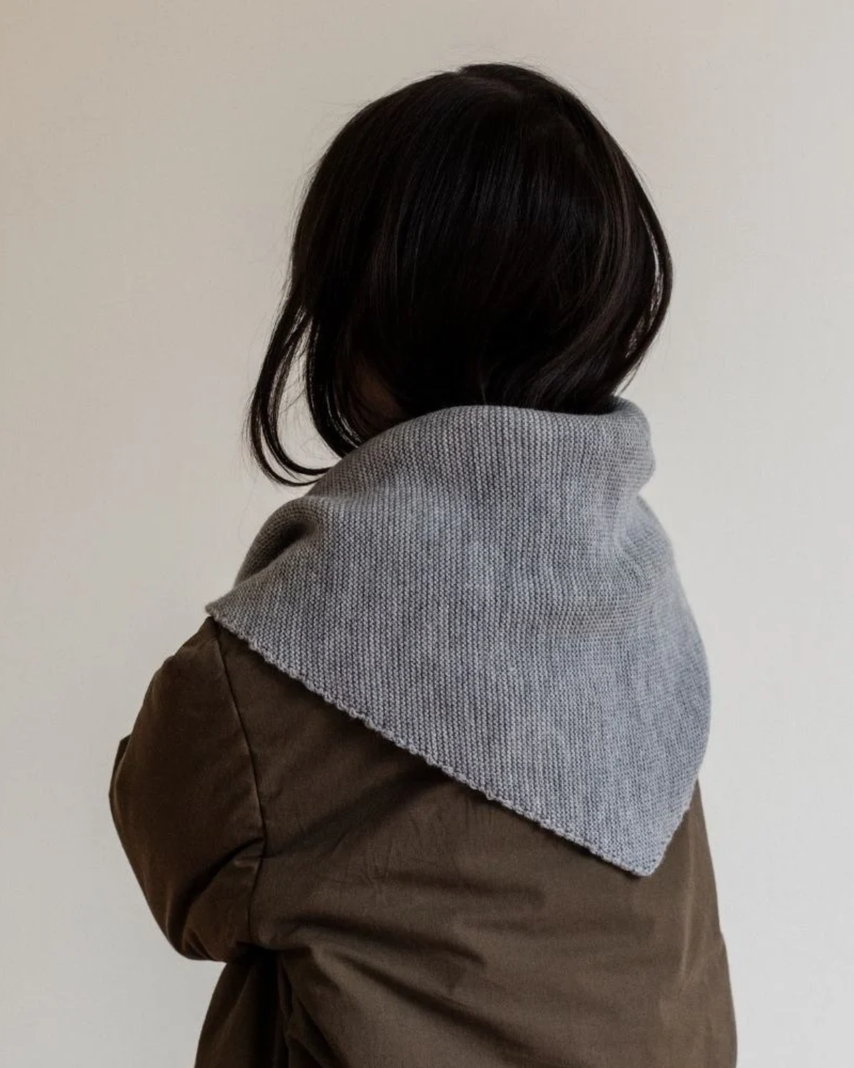 Triangle Scarf - Josephina -  heather gray <br>hvid