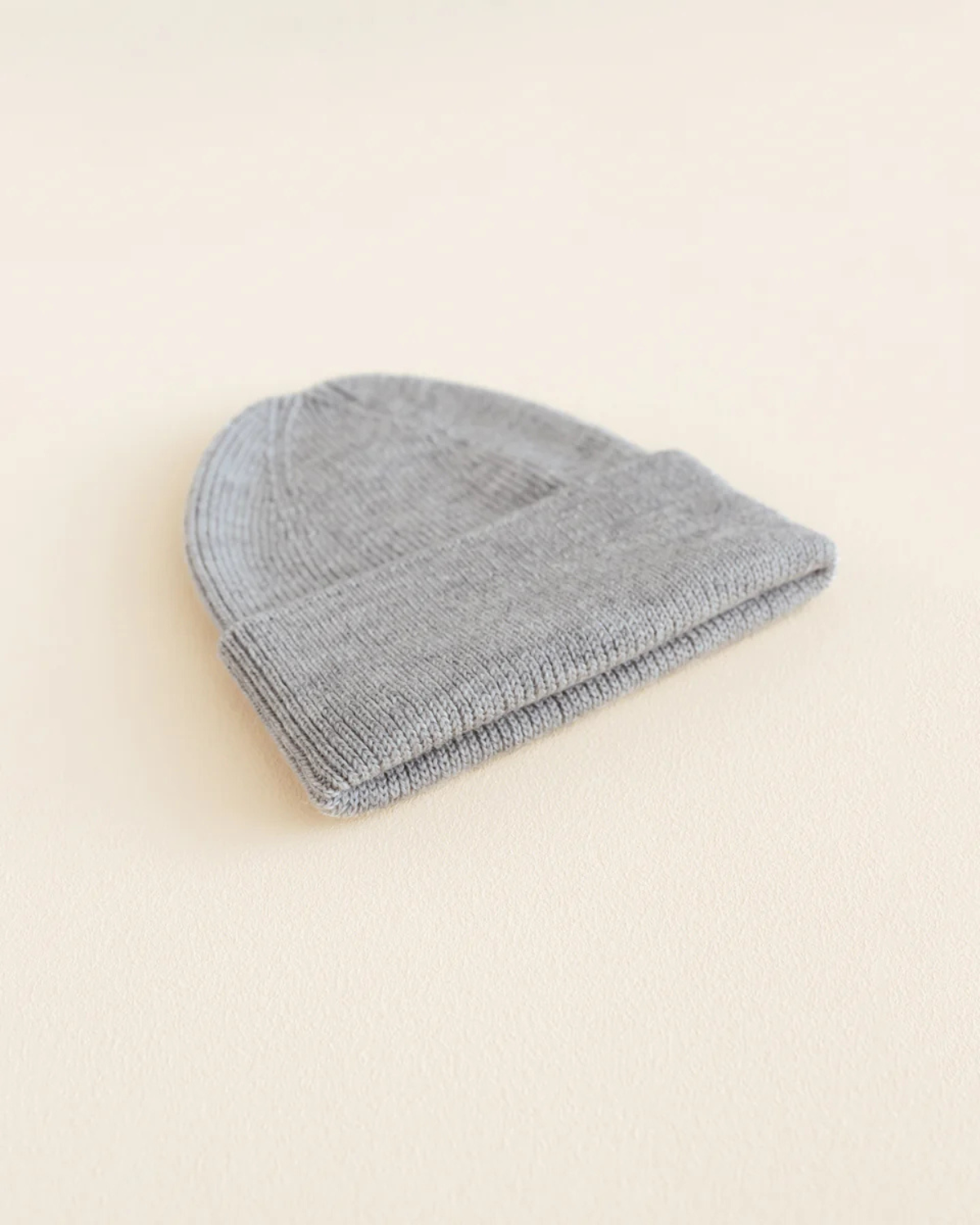 Newborn Beanie Fonzie - heather gray <br>hvid