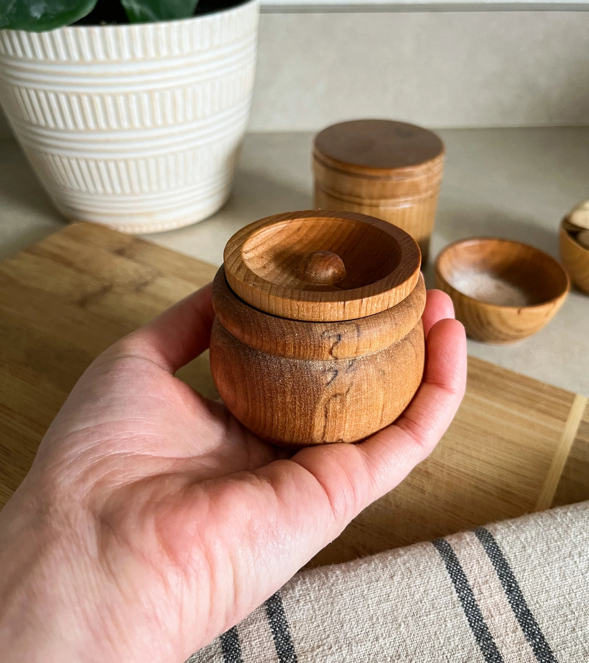 Pinch Pot with Lid