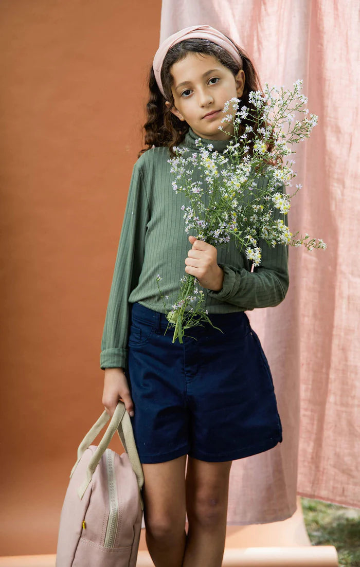 girl holding lunch bag