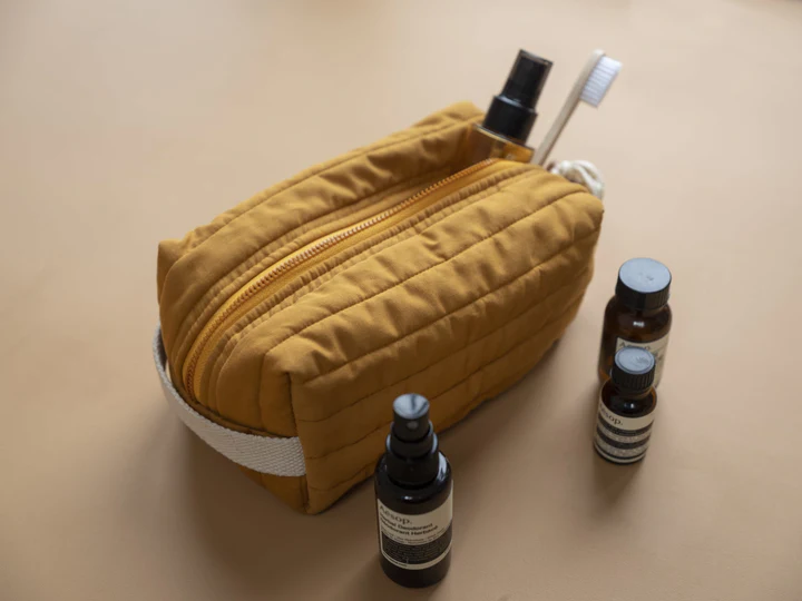 Quilted toiletry bag - Ochre <br> Fabelab